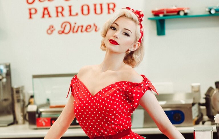 Who is Pinup Pixie? The Enigmatic and Captivating Social Media Personality